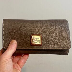 Dooney & Bourke Pebble Leather Continental Wallet Crossbody, Taupe/Elephant Gray